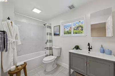 344 Peralta St, Oakland, CA 94607 - Photo 38