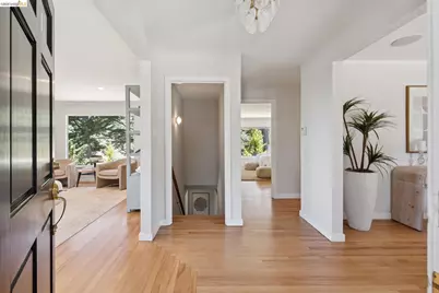 5649 Castle Dr., Oakland, CA 94611 - Photo 4