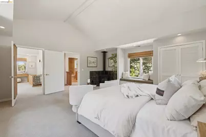 5649 Castle Dr., Oakland, CA 94611 - Photo 22