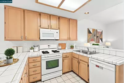 11 Seabreeze Dr, Richmond, CA 94804 - Photo 10