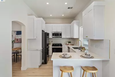 5740 Belleza Dr, Pleasanton, CA 94588 - Photo 14