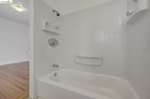 7843 Outlook Ave, Oakland, CA 94605 - Photo 28