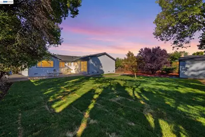 1829 Elkwood Dr, Concord, CA 94519 - Photo 38