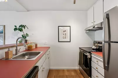 377 Palm Ave #305, Oakland, CA 94610 - Photo 10