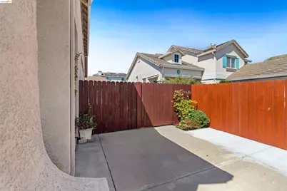 1676 Hickam Cir, Suisun City, CA 94585 - Photo 32