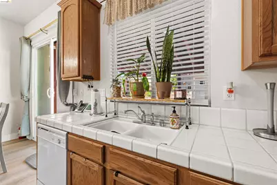 1676 Hickam Cir, Suisun City, CA 94585 - Photo 20