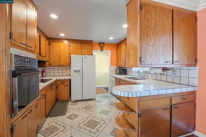 96 Corte Eulalia, San Lorenzo, CA 94580 - Photo 10