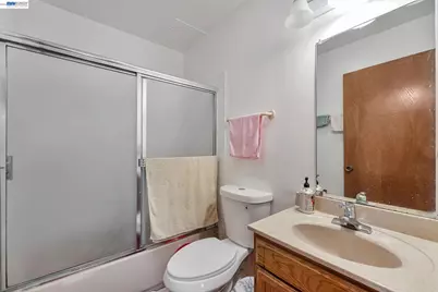 567 Oakland Ave #104, Oakland, CA 94606 - Photo 34