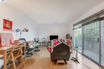 567 Oakland Ave #104, Oakland, CA 94606 - Photo 14