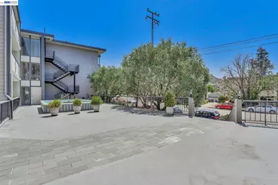 567 Oakland Ave #104, Oakland, CA 94606 - Photo 4