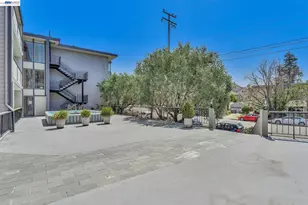 567 Oakland Ave, Oakland, CA 94606 - Photo 4