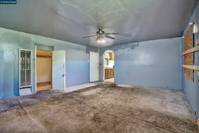 226 Tunis Rd, Oakland, CA 94603 - Photo 14