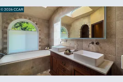 800 Hamilton Dr, Pleasant Hill, CA 94523 - Photo 12