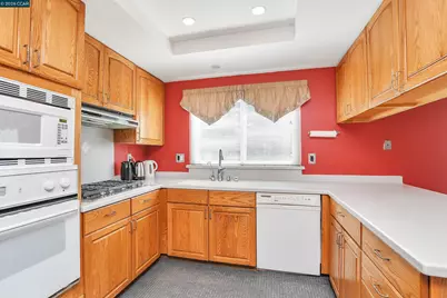 2353 Silver Creek Cir, Antioch, CA 94509 - Photo 10