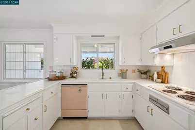 92 Sullivan Dr, Moraga, CA 94556 - Photo 14