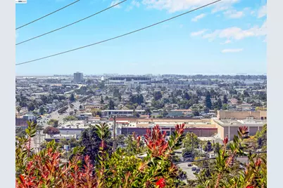 7301 Hillmont Dr, Oakland, CA 94605 - Photo 20