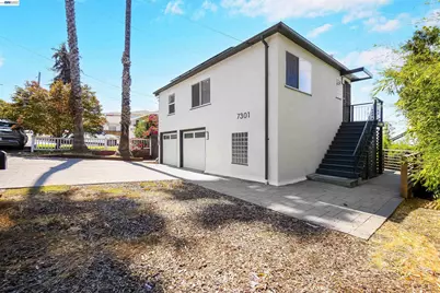 7301 Hillmont Dr, Oakland, CA 94605 - Photo 10