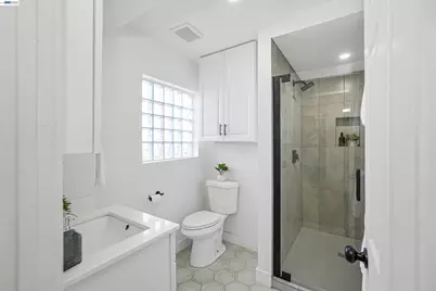 7301 Hillmont Dr, Oakland, CA 94605 - Photo 58