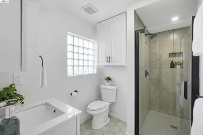 7301 Hillmont Dr, Oakland, CA 94605 - Photo 60