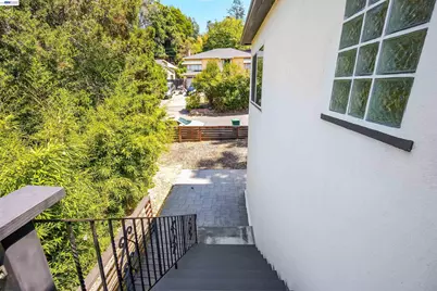 7301 Hillmont Dr, Oakland, CA 94605 - Photo 26