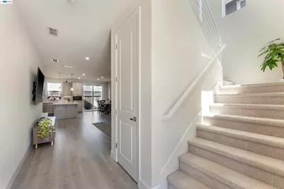 1631 Wonderland Way, Hayward, CA 94545 - Photo 2