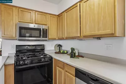 2452 Casa Ct, Oakland, CA 94605 - Photo 12
