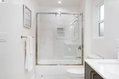 3085 Bantry Ave, Oakland, CA 94605 - Photo 22