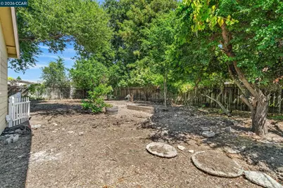 2072 Chalomar Rd, Concord, CA 94518 - Photo 34
