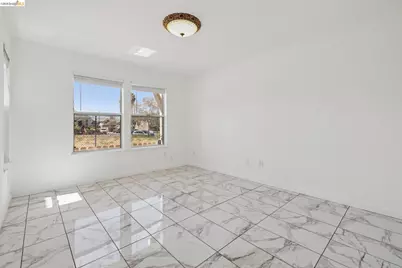 1021 Santa Ines Ct, Oakland, CA 94601 - Photo 2