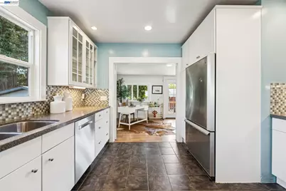 10907 Julius St, Oakland, CA 94605 - Photo 14