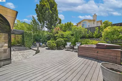 11055 La Paloma Drive, Cupertino, CA 95014 - Photo 32