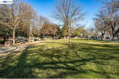 2105 Armstrong Dr, Pleasanton, CA 94588 - Photo 44