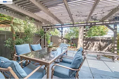 2105 Armstrong Dr, Pleasanton, CA 94588 - Photo 32