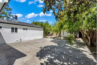 587 Somoa Lane, Lathrop, CA 95330 - Photo 36