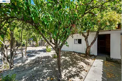 587 Somoa Lane, Lathrop, CA 95330 - Photo 38