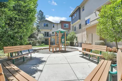 1260 Detroit Ave #4, Concord, CA 94520 - Photo 4