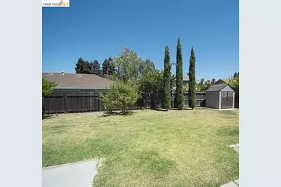 39 Stanislaus Cir, Sacramento, CA 95831 - Photo 14