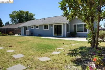 39 Stanislaus Cir, Sacramento, CA 95831 - Photo 14