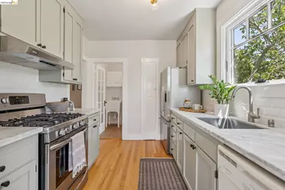 214 Mandalay Rd, Oakland, CA 94618 - Photo 20