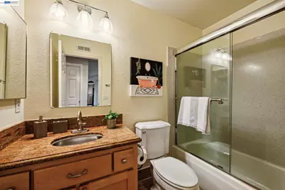 211 Inverness Ct, Alameda, CA 94502 - Photo 18