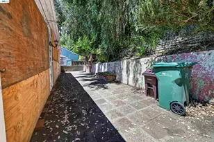 169 Marlow Dr, Oakland, CA 94605 - Photo 16
