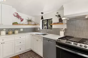 6201 Thornhill Dr, Oakland, CA 94611 - Photo 22
