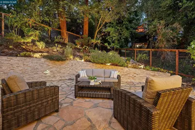 1130 Glencourt Dr, Oakland, CA 94611 - Photo 28