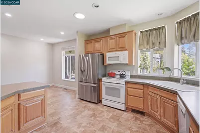37 Terrace Dr, Concord, CA 94518 - Photo 10