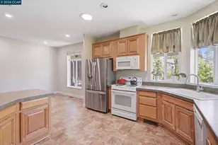 37 Terrace Dr, Concord, CA 94518 - Photo 10