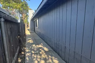7516 Whisperwillow Dr, Sacramento, CA 95828 - Photo 26