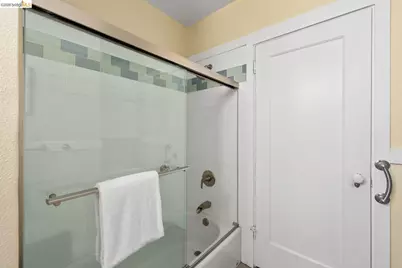 1927 Vicksburg Ave, Oakland, CA 94601 - Photo 20