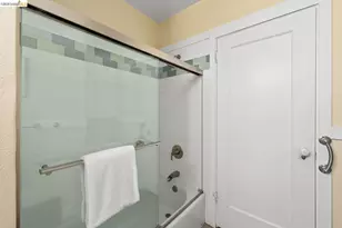 1927 Vicksburg Ave, Oakland, CA 94601 - Photo 20