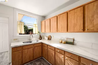 1927 Vicksburg Ave, Oakland, CA 94601 - Photo 22