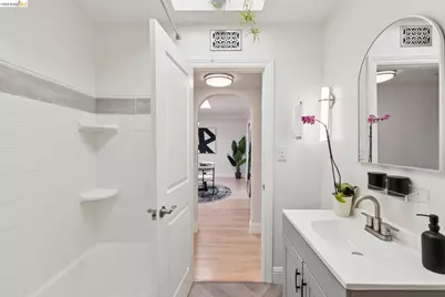 2316 Lakeshore Ave #8, Oakland, CA 94606 - Photo 18